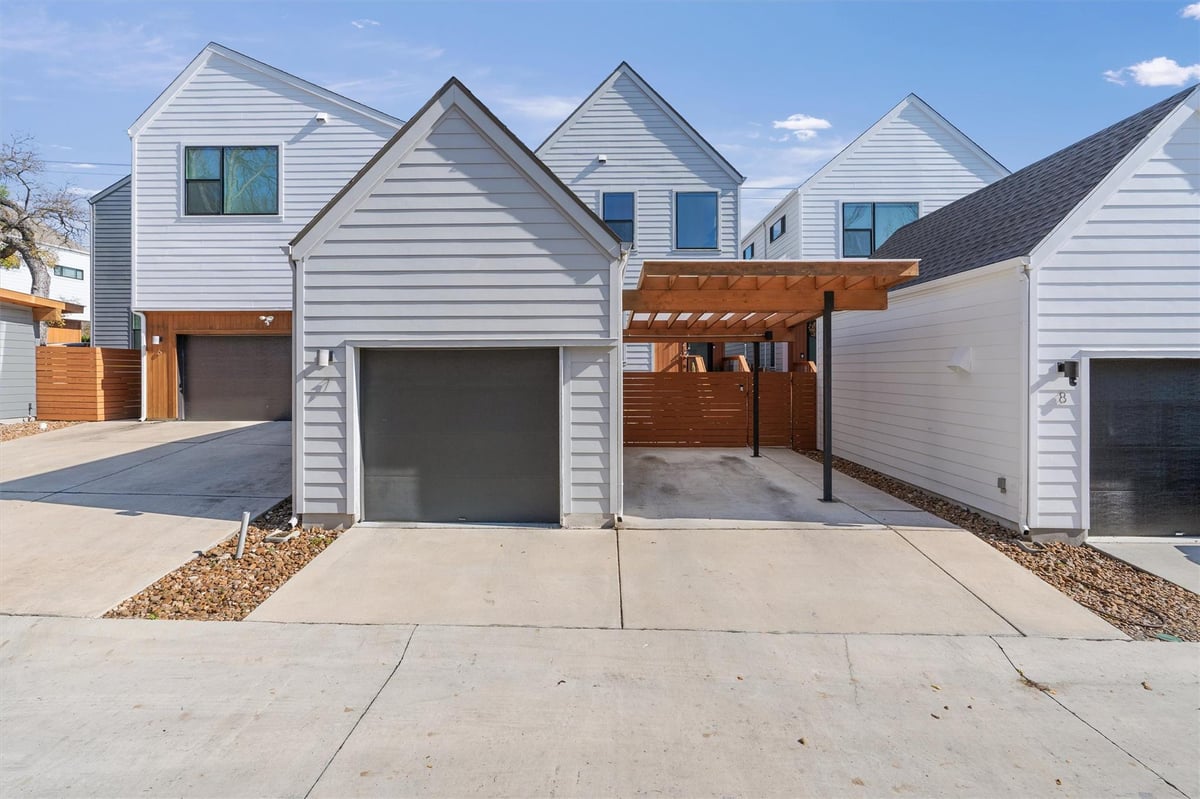 4020 Airport BLVD Unit #7 - front exterior - Luxury home in Paekside Condos, Austin, TX