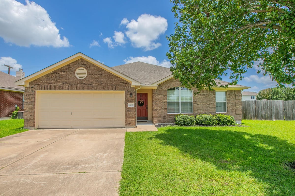 View 4021 Kerley CT in Legends Hutto 4021 Kerley CT - front exterior - Luxury home in Legends Hutto, Hutto, TX