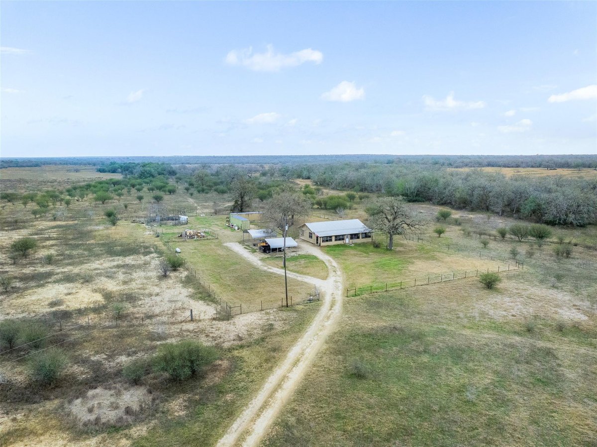 View 4025 County Road 284 in n/a 4025 County Road 284 - property photo 1 - Luxury home in n/a, Harwood, TX