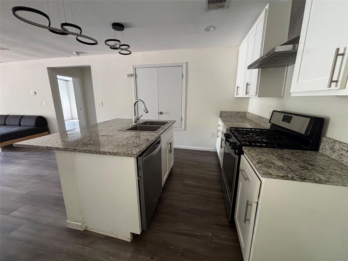 Primary bedroom at 403 Delmar Ave - 3 bed 2 bath home