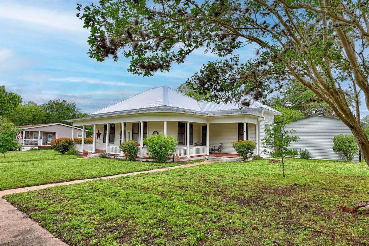 View 403 E 7th ST in Freytag Add 403 E 7th ST - front exterior - Luxury home in Freytag Add, Flatonia, TX