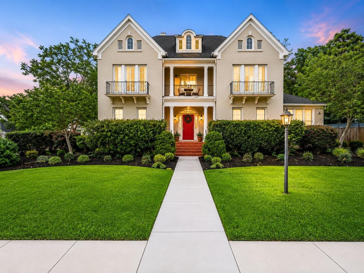 View 403 E Bowie ST in O T Luling 403 E Bowie ST - front exterior - Luxury home in O T Luling, Luling, TX
