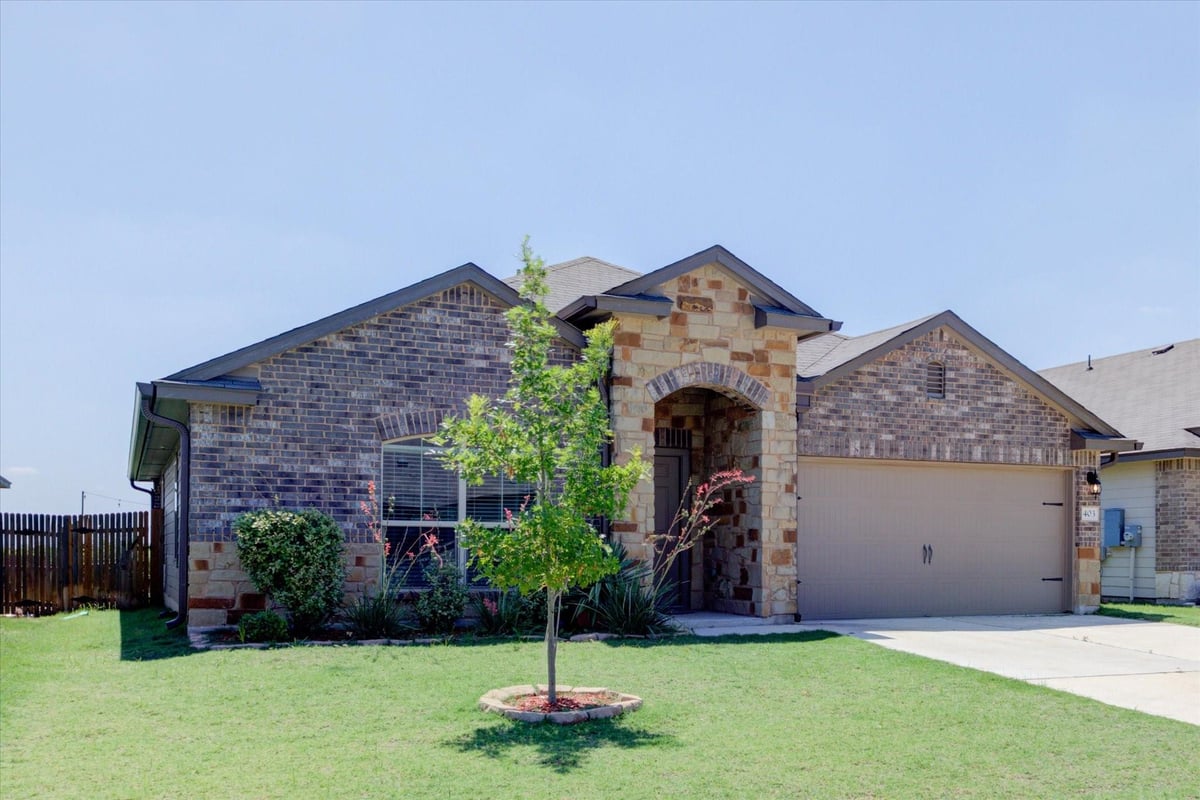 View 403 Kyra Ln in Avery Glen 403 Kyra Ln - property photo 1 - Luxury home in Avery Glen, Taylor, TX