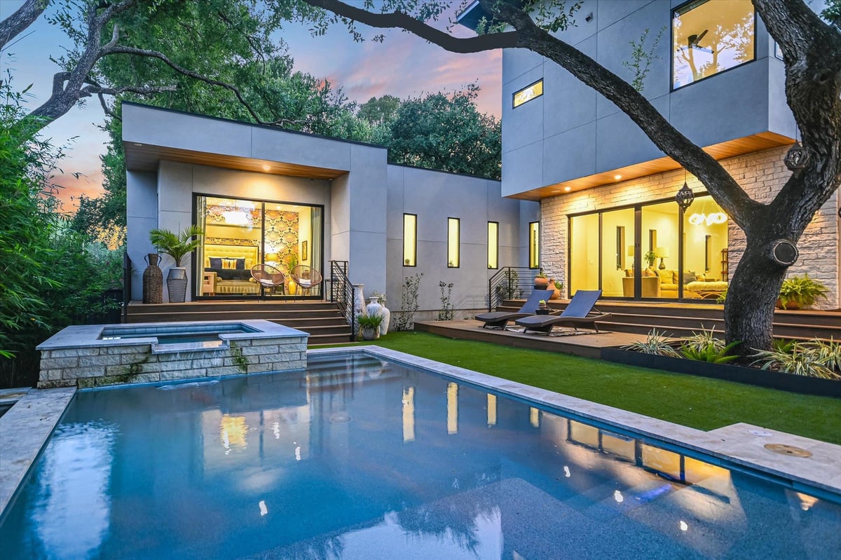 View 403 Ridgewood in RIDGEWOOD VILLAGE 403 Ridgewood - pool area with 403 Ridgewood in Austin - Luxury home in RIDGEWOOD VILLAGE, Austin, TX