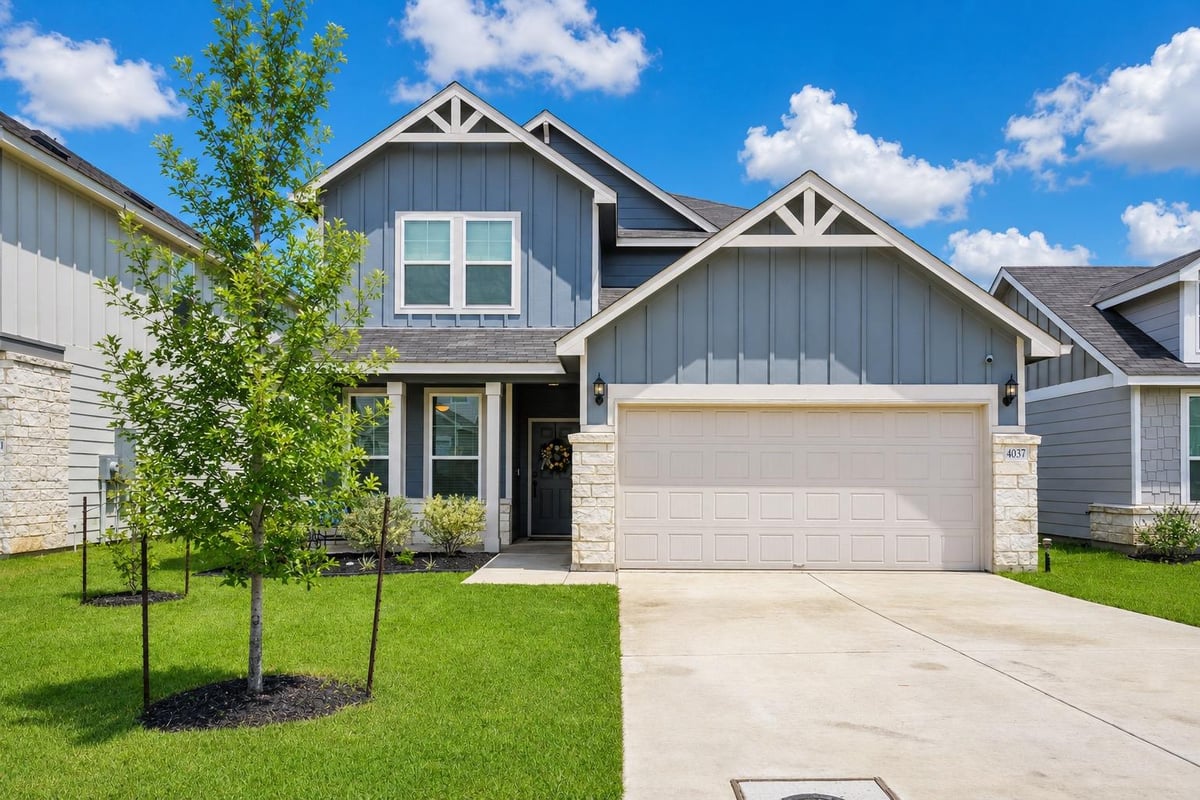 View 4037 Sun Meadow LN in Lily Spgs Un 2 4037 Sun Meadow LN - property photo 1 - Luxury home in Lily Spgs Un 2, Seguin, TX