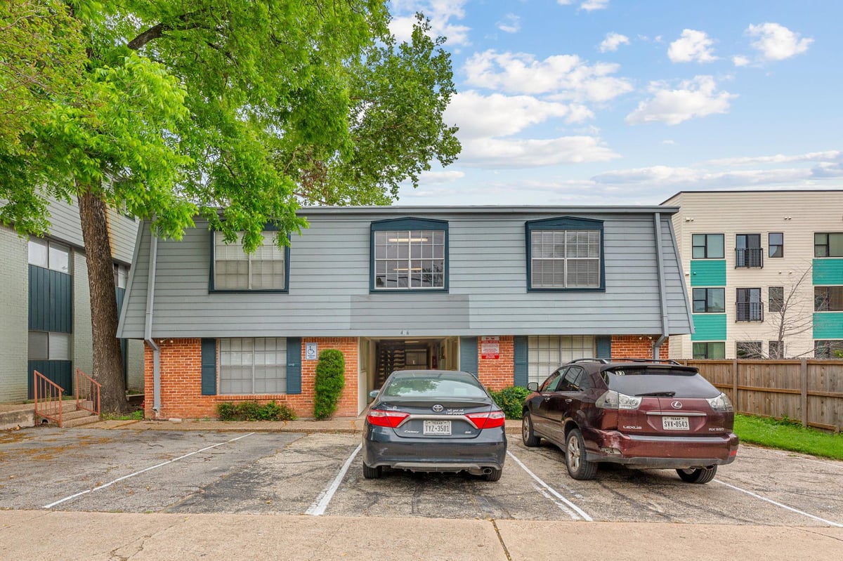 View 404 E 30 ST Unit #206 in Grooms Add 404 E 30 ST Unit #206 - property photo 1 - Luxury home in Grooms Add, Austin, TX