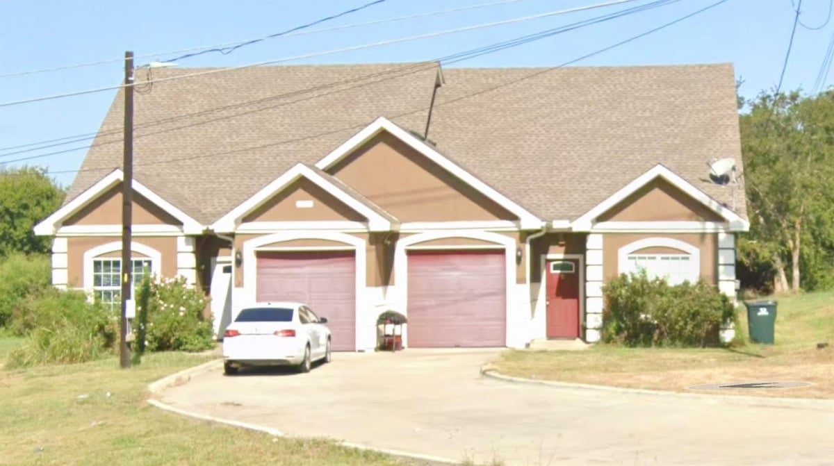 Living area at 404 Mesa Dr - Rainbow East, Del Valle, TX