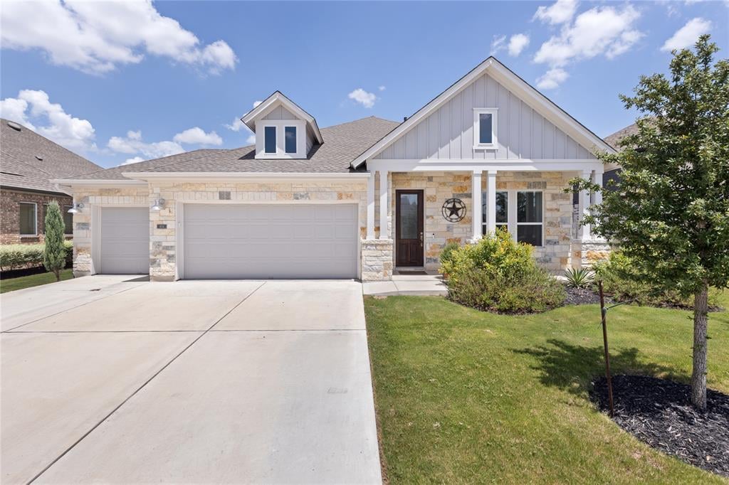 Living area at 404 Simmental Loop - 3 bed 2 bath home