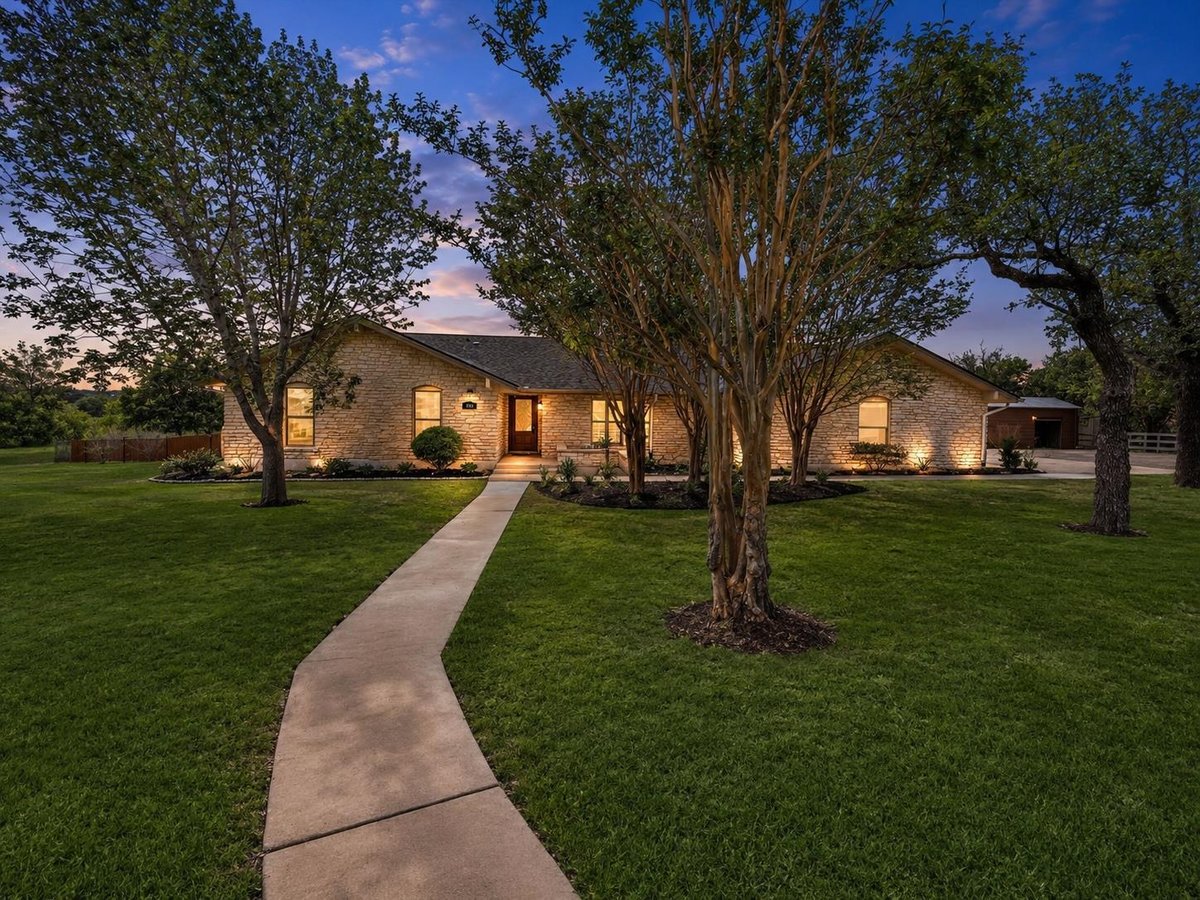 View 404 Skyline RD in Oak Crest Ranchettes Un 02 404 Skyline RD - property photo 1 - Luxury home in Oak Crest Ranchettes Un 02, Georgetown, TX