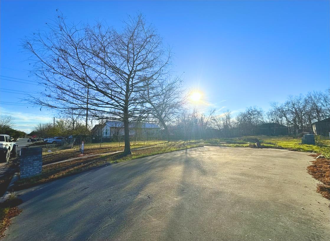 404 Sturgis ST - front exterior - Luxury lot in Taylor City, Taylor, TX