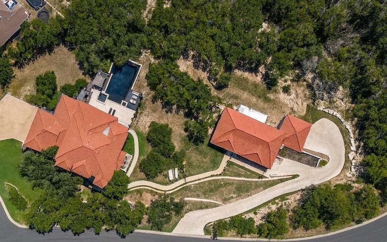 View 405 Barrett Ln in Rob Roy On Lake Sec 02 405 Barrett Ln - front exterior - Luxury home in Rob Roy On Lake Sec 02, Austin, TX