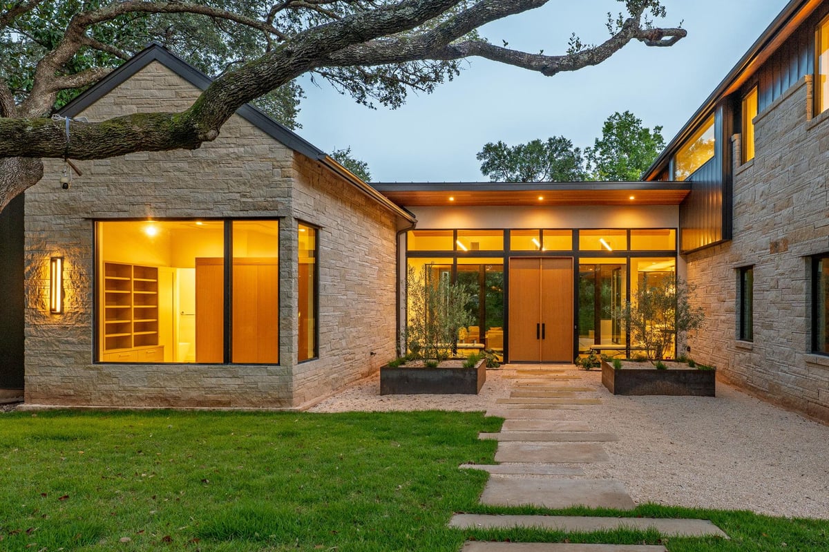 View 405 Honeycomb RDG in Westwood Sec 03 405 Honeycomb RDG - front exterior - Luxury home in Westwood Sec 03, Austin, TX