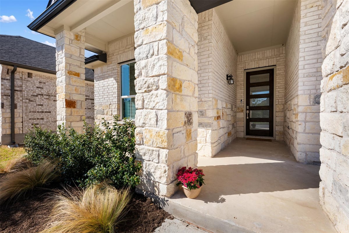 Living area at 405 Mountain Sky Bnd - 4 bed 2 bath home