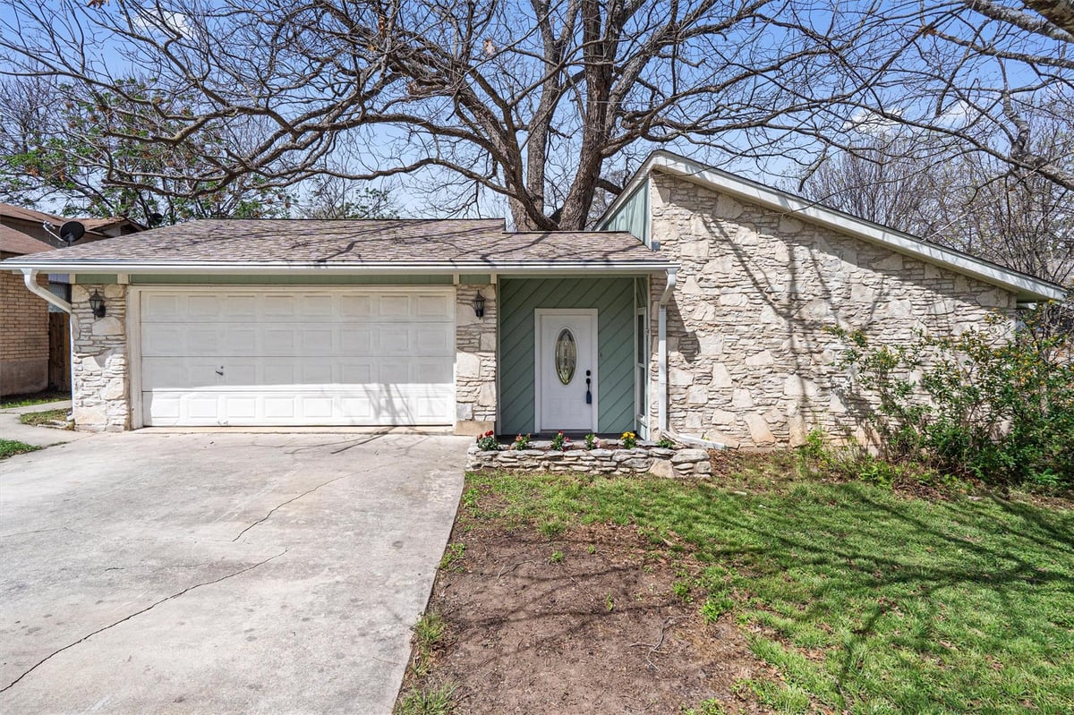 View 405 Oat Meadow Dr in Gatlinburg Sec 01 405 Oat Meadow Dr - front exterior - Luxury home in Gatlinburg Sec 01, Pflugerville, TX