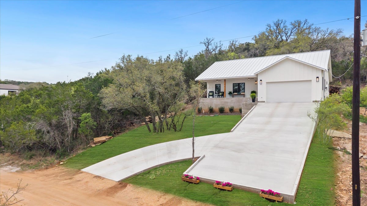 View 405 Taylor DR in Channel Oaks II 405 Taylor DR - property photo 1 - Luxury home in Channel Oaks II, Horseshoe Bay, TX