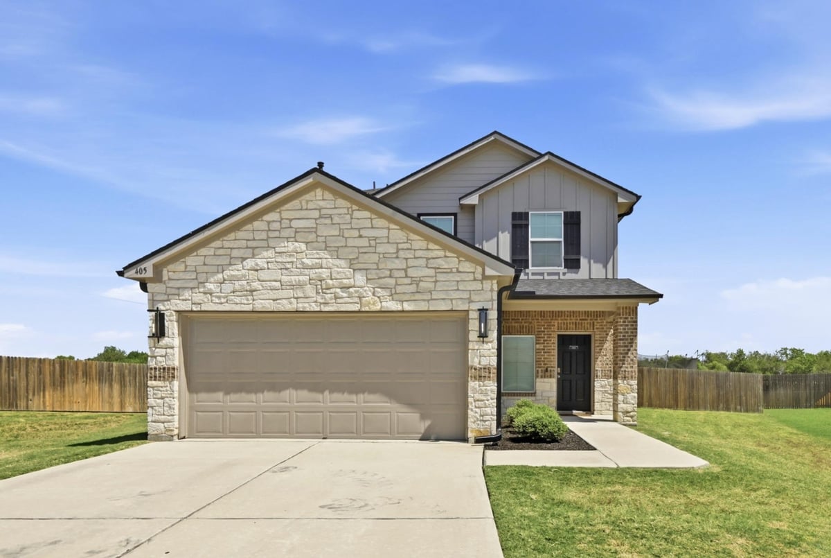 View 405 W Andover LN in Millcreek Ph 2 405 W Andover LN - property photo 1 - Luxury home in Millcreek Ph 2, Uhland, TX