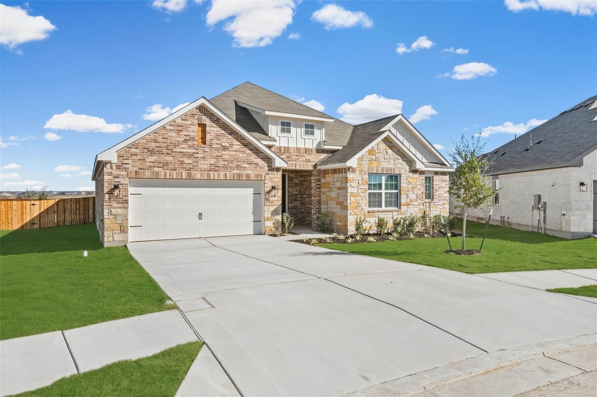 View 405 W Luna Blue LN in Colson Ranch 405 W Luna Blue LN - front exterior - Luxury home in Colson Ranch, Jarrell, TX