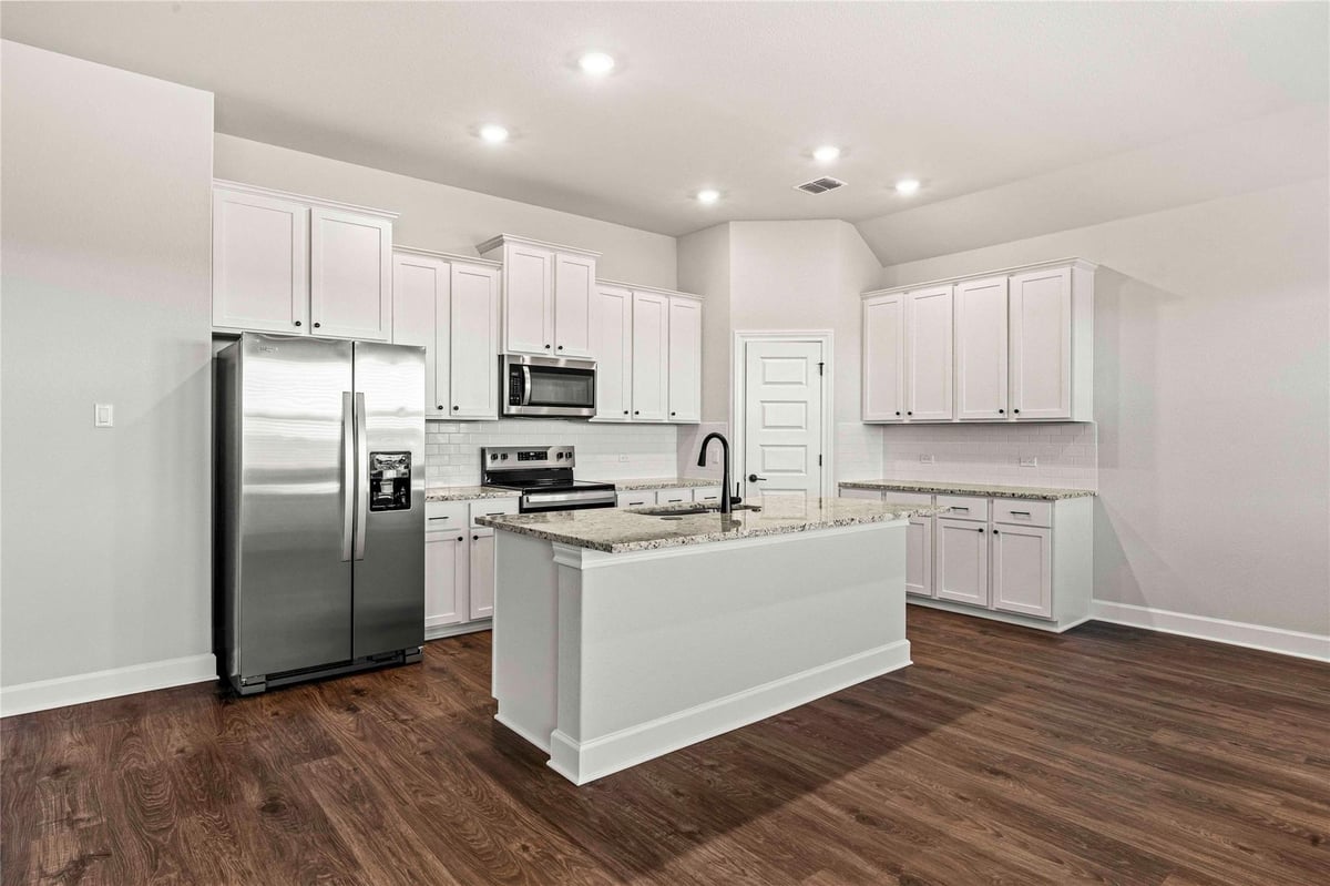 Kitchen at 405 West Luna Blue Ln - 4 bed 3 bath home