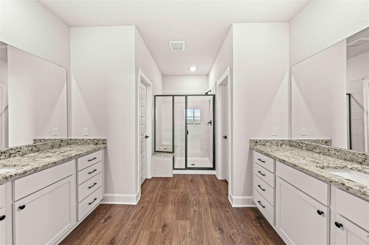 Bathroom at 405 West Luna Blue Ln - 4 bed 3 bath home