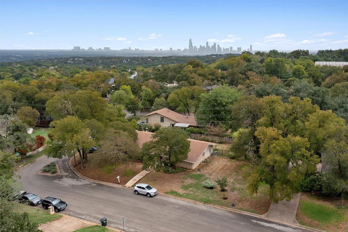 View 405 Westbrook Dr in Westwood Sec 04 405 Westbrook Dr - front exterior - Luxury home in Westwood Sec 04, Austin, TX