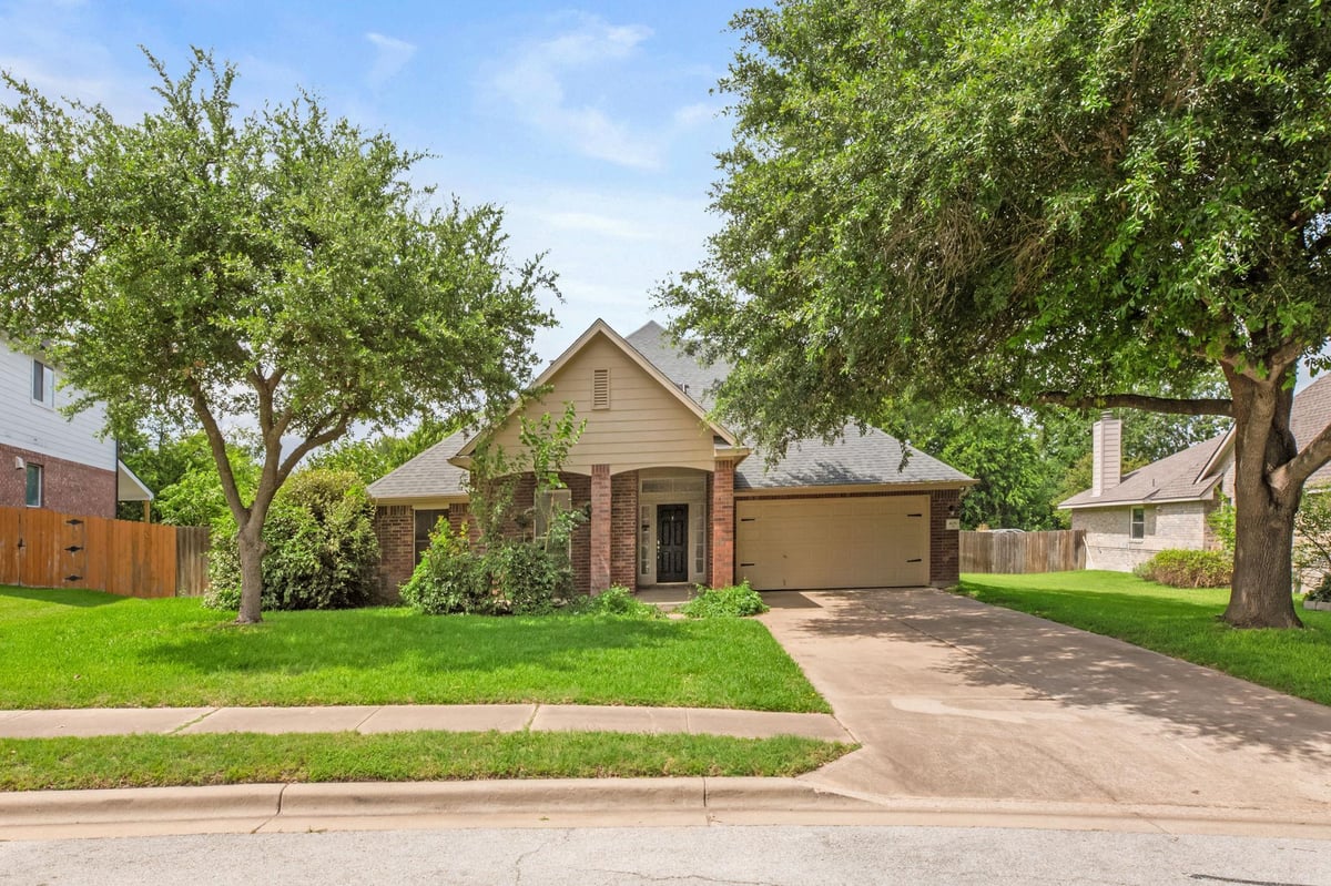 View 406 Bellaire Oaks DR in Cambridge Estates Sec 01 406 Bellaire Oaks DR - front exterior - Luxury home in Cambridge Estates Sec 01, Pflugerville, TX