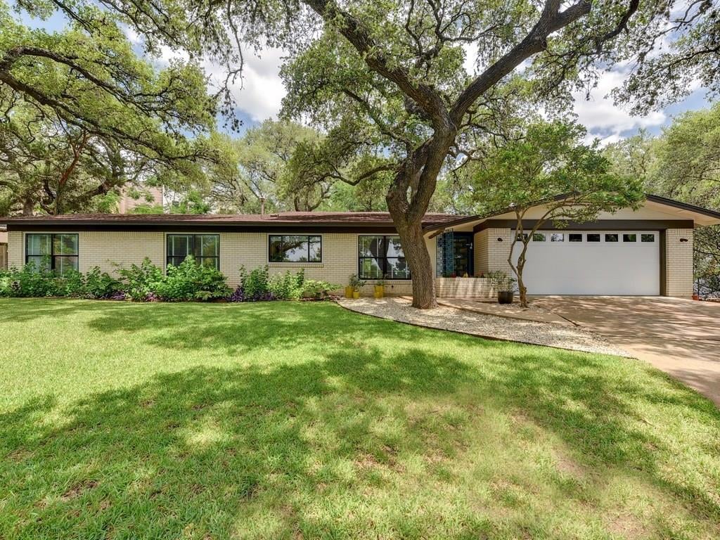 View 406 Cherry Hill Dr in Cherry Hills 406 Cherry Hill Dr - front exterior - Luxury home in Cherry Hills, Austin, TX
