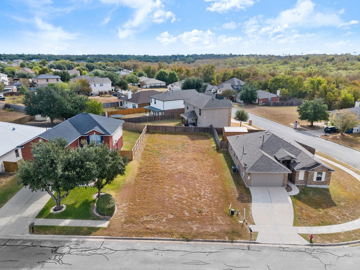 View 406 Gettysburg LOOP in Shenandoah Sub Ph I 406 Gettysburg LOOP - front exterior - Luxury lot in Shenandoah Sub Ph I, Elgin, TX