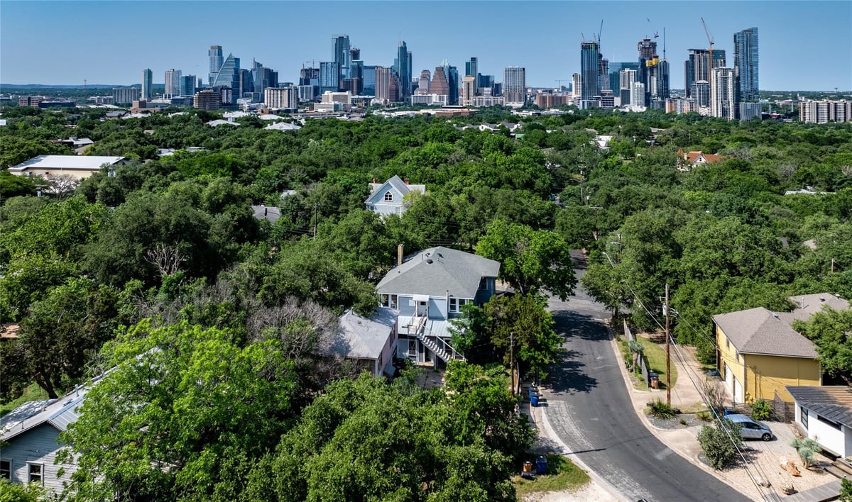 View 407 E Monroe ST in Fairview Park 407 E Monroe ST - front exterior - Luxury lot in Fairview Park, Austin, TX