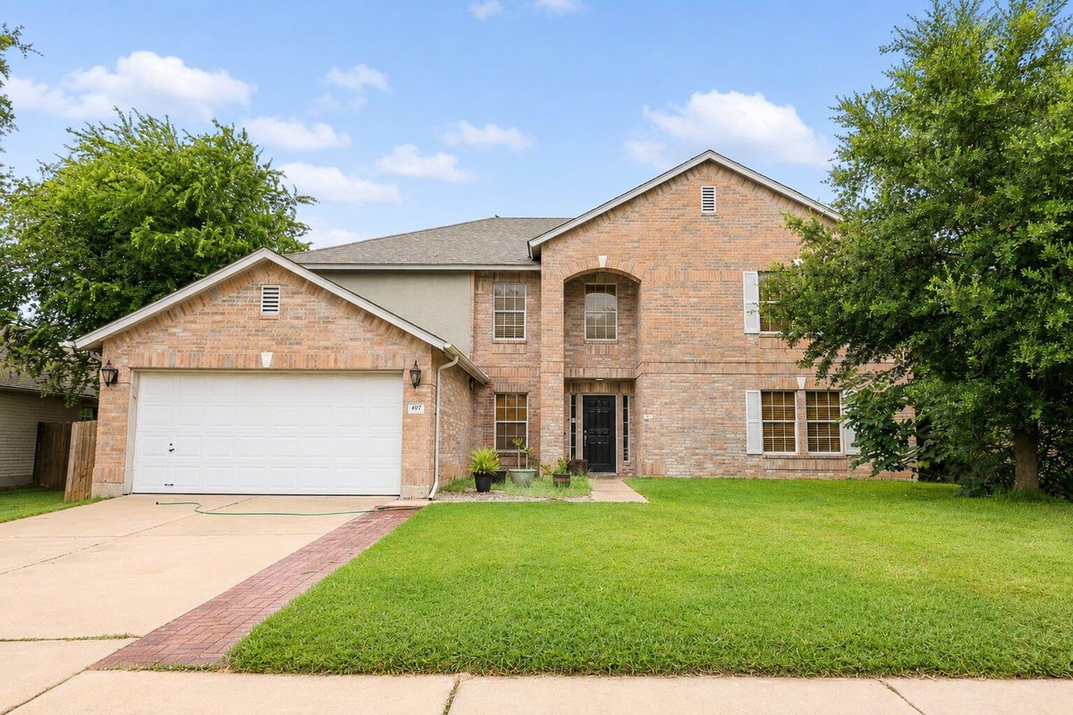 View 407 Evening Grosbeak DR in Kuempel Tr Ph 01 Sec 02 407 Evening Grosbeak DR - front exterior - Luxury home in Kuempel Tr Ph 01 Sec 02, Pflugerville, TX