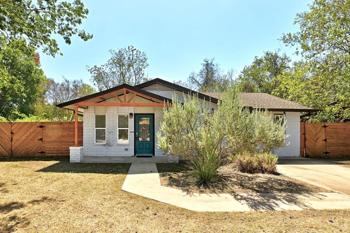View 407 Magnolia ST in Bastrop 407 Magnolia ST, photo 1 of 25, Bastrop, Bastrop, TX