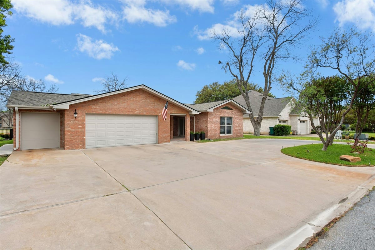 Living area at 407 Olympia Fields St - 3 bed 3 bath home
