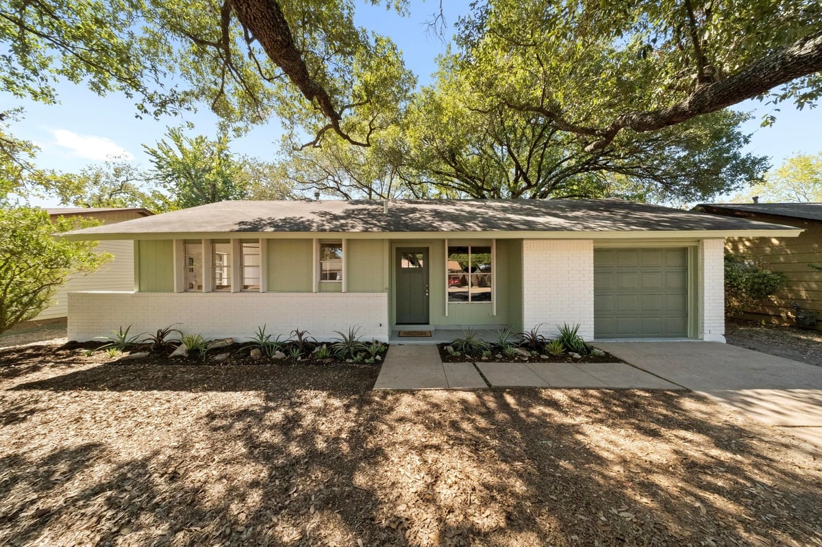 View 407 Westmorland Dr in Greenwood Hills Sec 05 407 Westmorland Dr - front exterior - Luxury home in Greenwood Hills Sec 05, Austin, TX