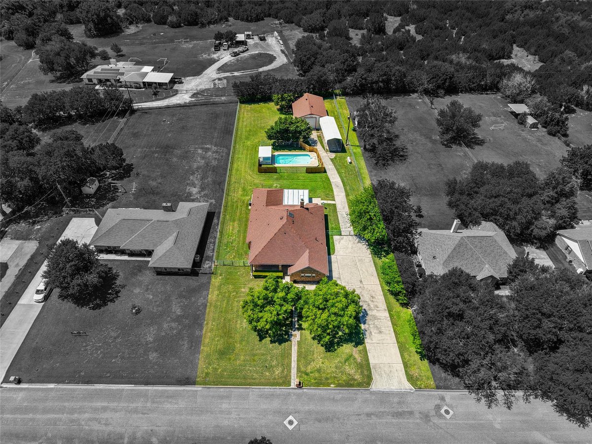 View 408 Briarcroft LN in Tanglewood Estates Iv 408 Briarcroft LN - front exterior - Luxury home in Tanglewood Estates Iv, Killeen, TX