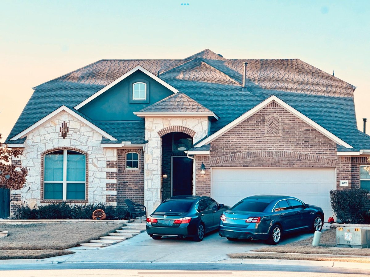 View 409 Betony LOOP in Sunfield Ph Two Sec Five 409 Betony LOOP - front exterior - Luxury home in Sunfield Ph Two Sec Five, Buda, TX