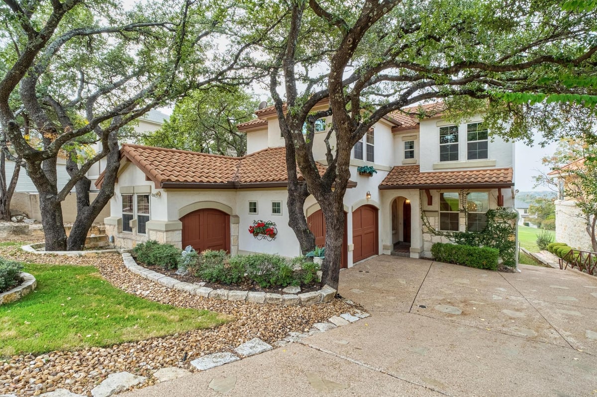 View 409 Hazeltine Dr in Lakeway Sec Clusters 28 04 409 Hazeltine Dr - property photo 1 - Luxury home in Lakeway Sec Clusters 28 04, Lakeway, TX