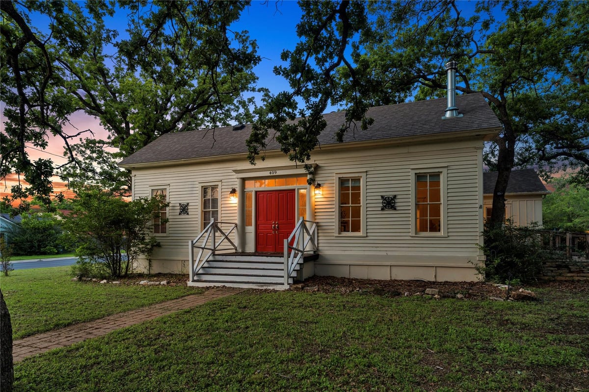 View 409 N Main ST in Peter Kerr Por 409 N Main ST - front exterior - Luxury home in Peter Kerr Por, Burnet, TX