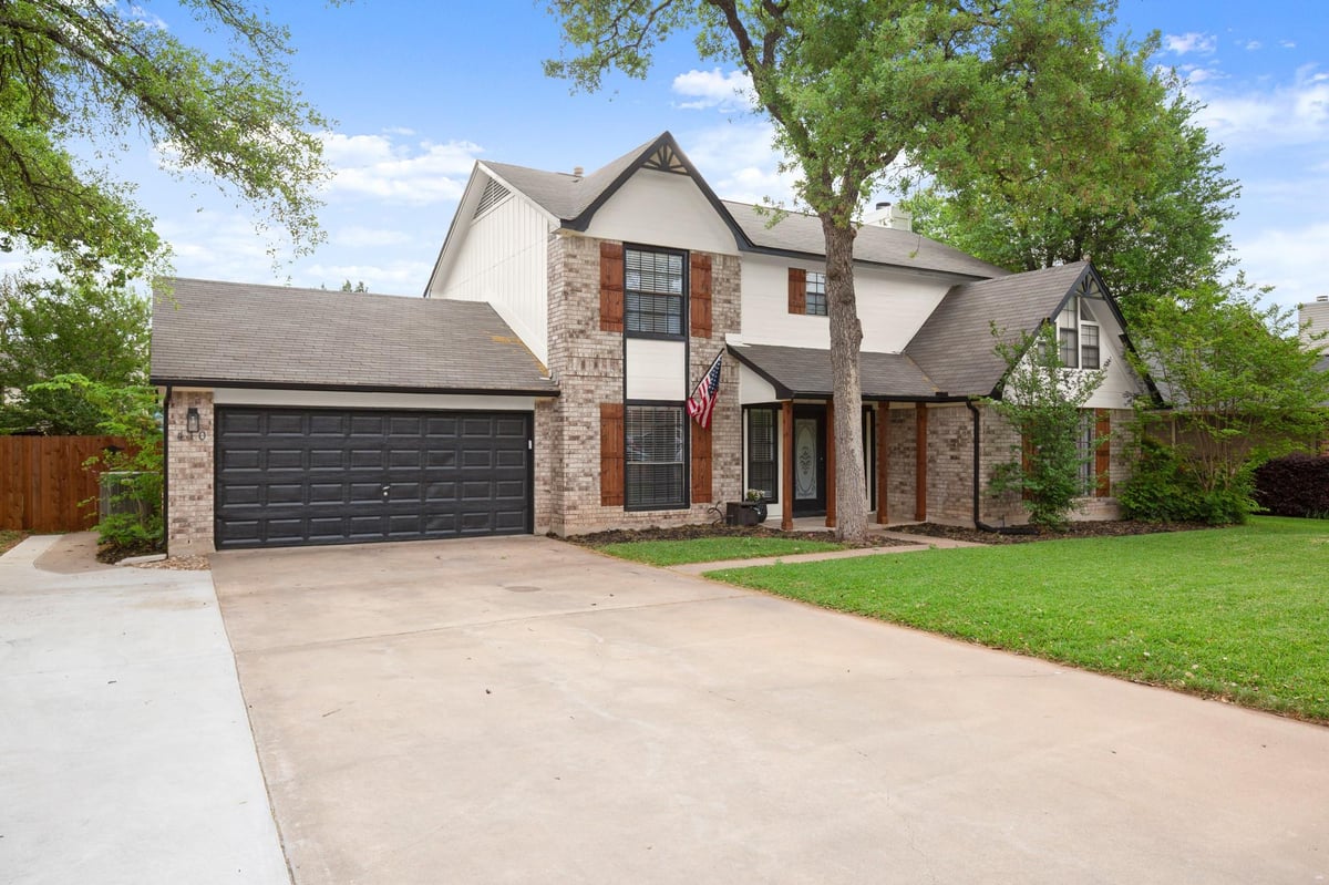 Living area at 410 Cedar Mound Pass - 4 bed 2 bath home