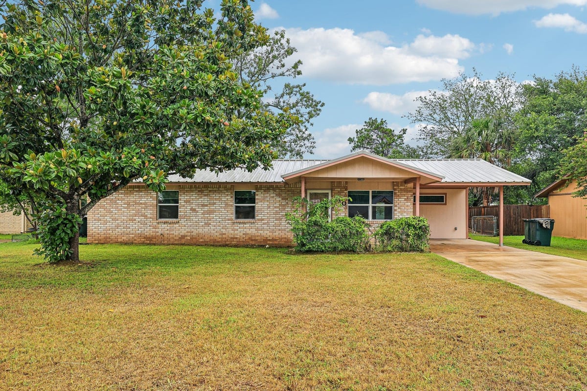 View 410 Magnolia ST in Farm Lt 410 Magnolia ST - property photo 1 - Luxury home in Farm Lt, Bastrop, TX