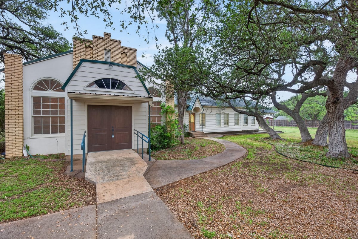 View 410 N West in S6600 410 N West - property photo 1 - Luxury home in S6600, Bertram, TX
