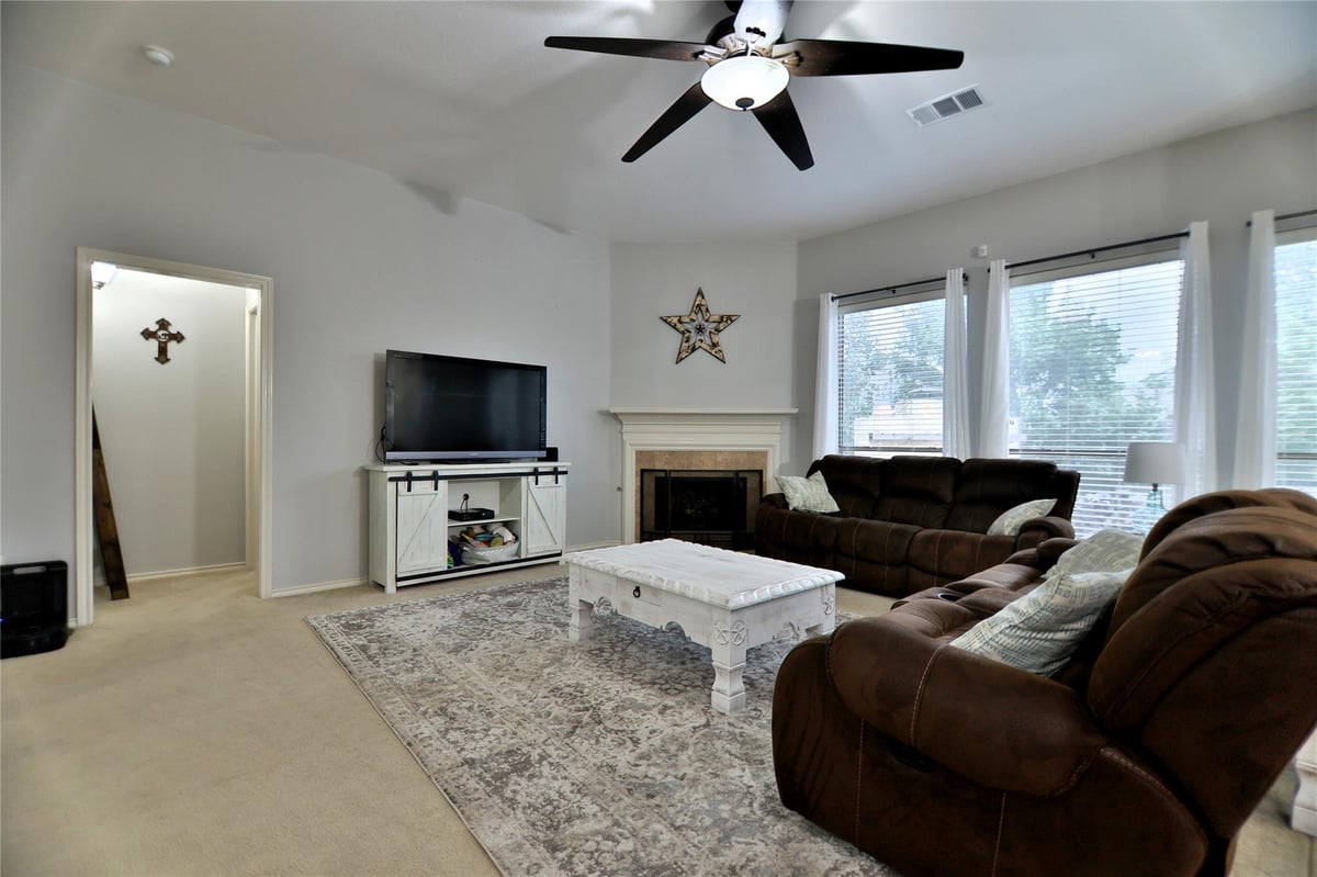 Living area at 410 Olmos Dr - 4 bed 2 bath home