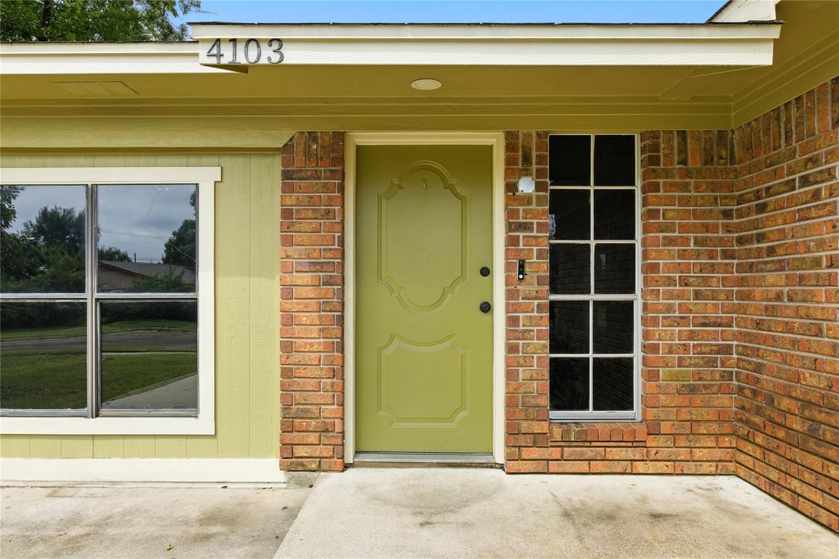View 4103 Koala DR in Koala Park 1st Ext 4103 Koala DR - front exterior - Luxury home in Koala Park 1st Ext, Killeen, TX