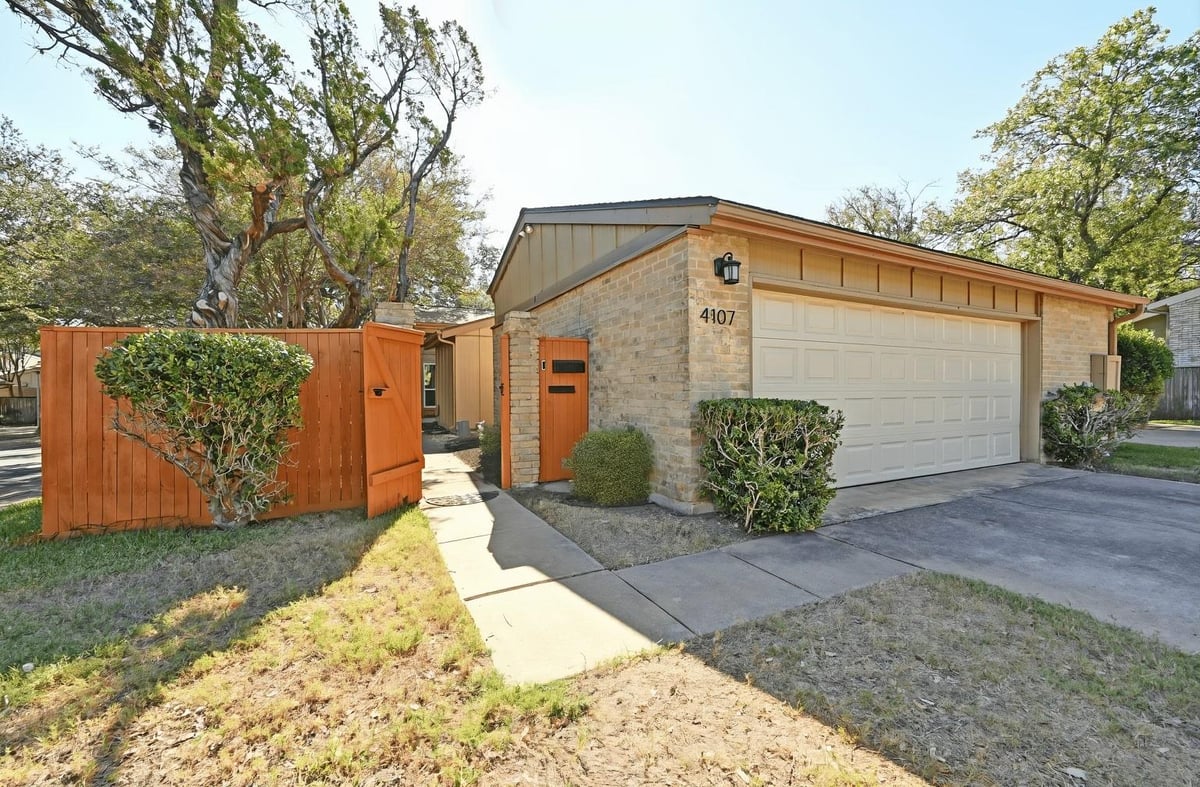 View 4107 Ridgeline DR in Trails Ph 01A 4107 Ridgeline DR - property photo 1 - Luxury home in Trails Ph 01A, Austin, TX