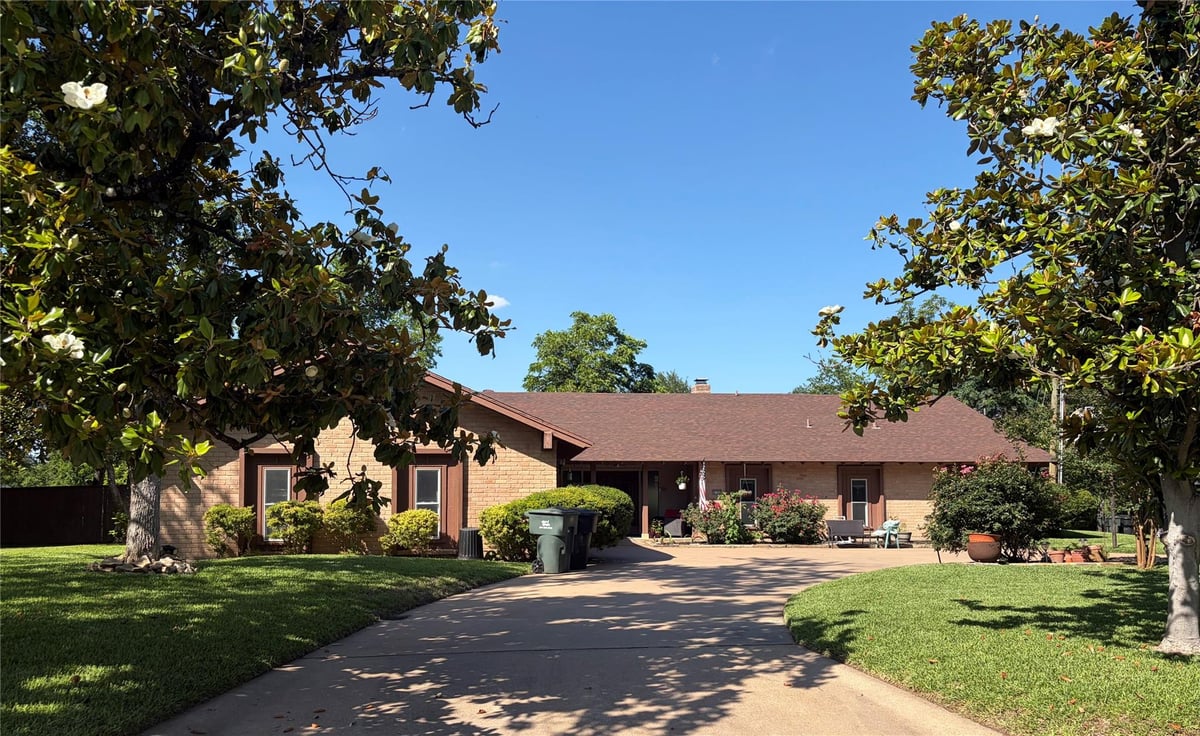 View 4108 Briar Cliff RD in Pecan Valley 4108 Briar Cliff RD - front exterior - Luxury home in Pecan Valley, Temple, TX