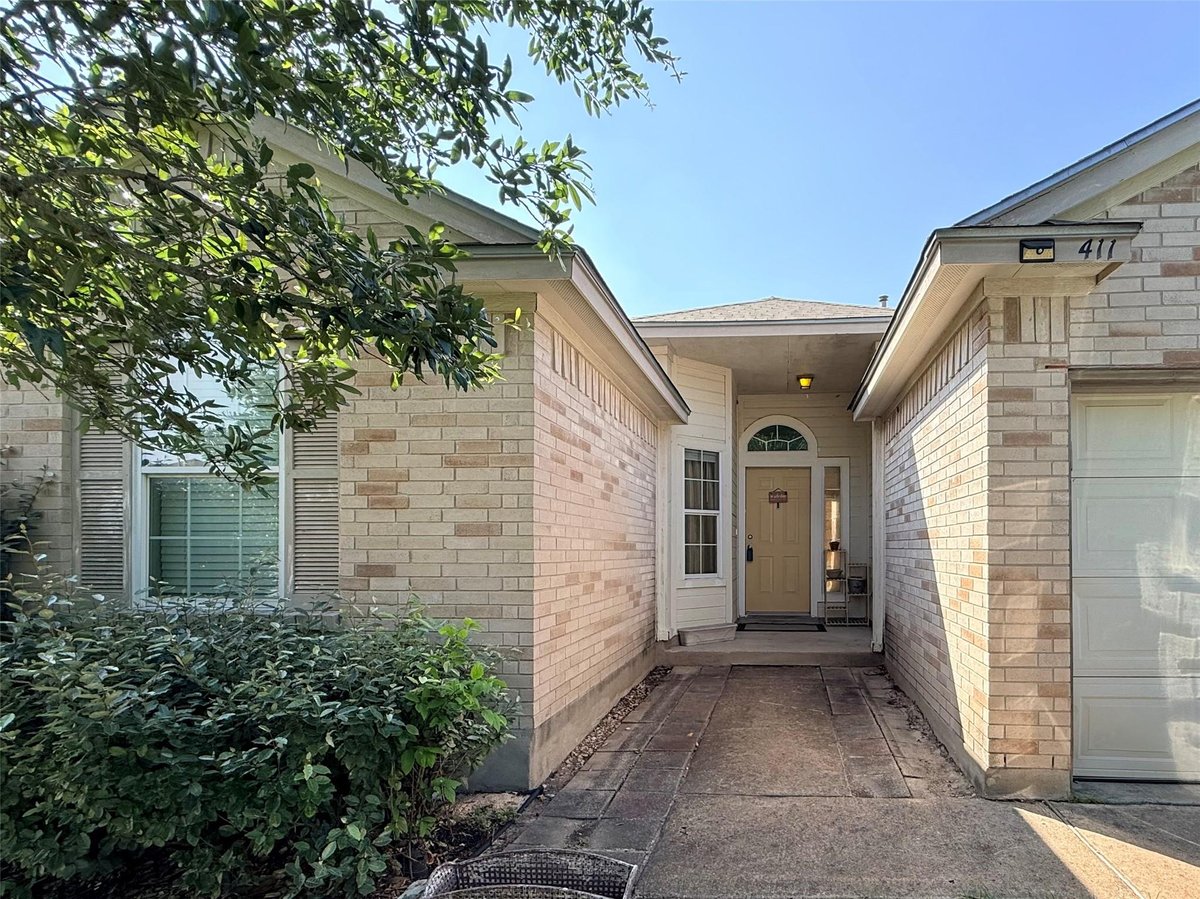 View 411 Estate DR in Lakeside Estates Sec 3 411 Estate DR - front exterior - Luxury home in Lakeside Estates Sec 3, Hutto, TX