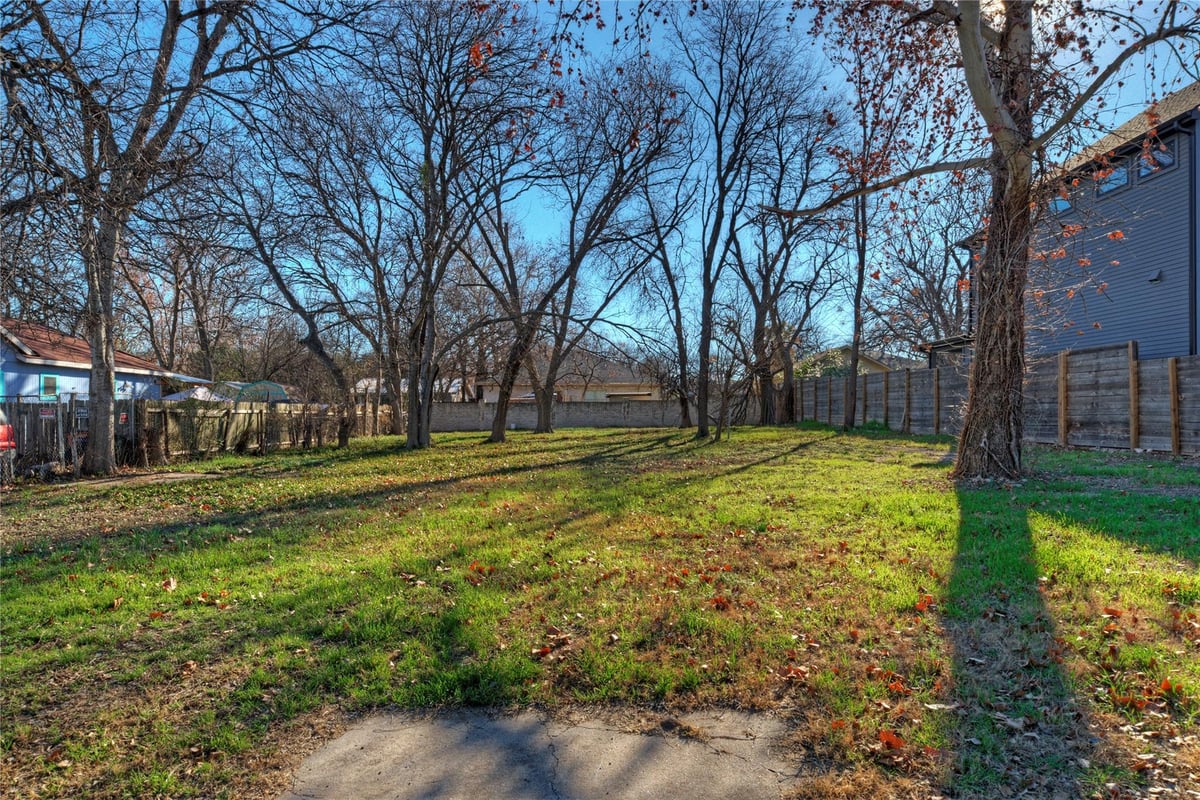 View 411 Hackberry Ln in Georgian Acres 411 Hackberry Ln - front exterior - Luxury lot in Georgian Acres, Austin, TX
