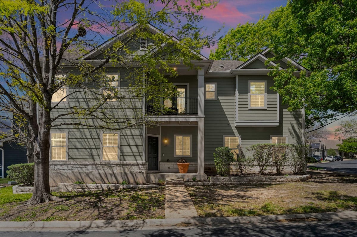Living area at 411 W St Elmo Rd Unit #24 - 3 bed 2 bath home
