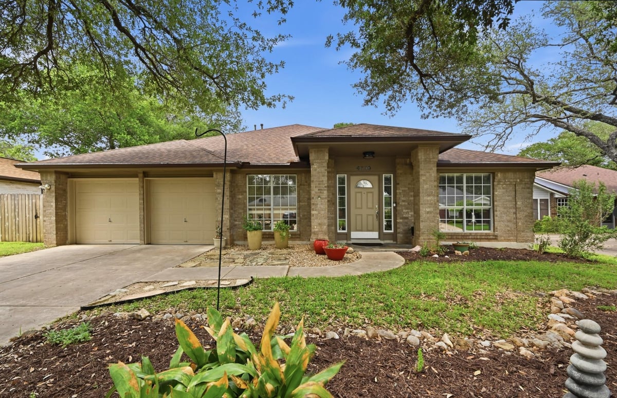 View 4110 Paseo Dr in Shady Hollow Sec 03-A Ph 03 4110 Paseo Dr - front exterior - Luxury home in Shady Hollow Sec 03-A Ph 03, Austin, TX