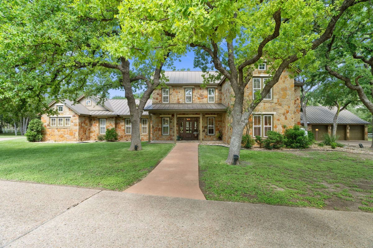 View 412 Haney Trace in Bay Country 412 Haney Trace - property photo 1 - Luxury home in Bay Country, Horseshoe Bay, TX