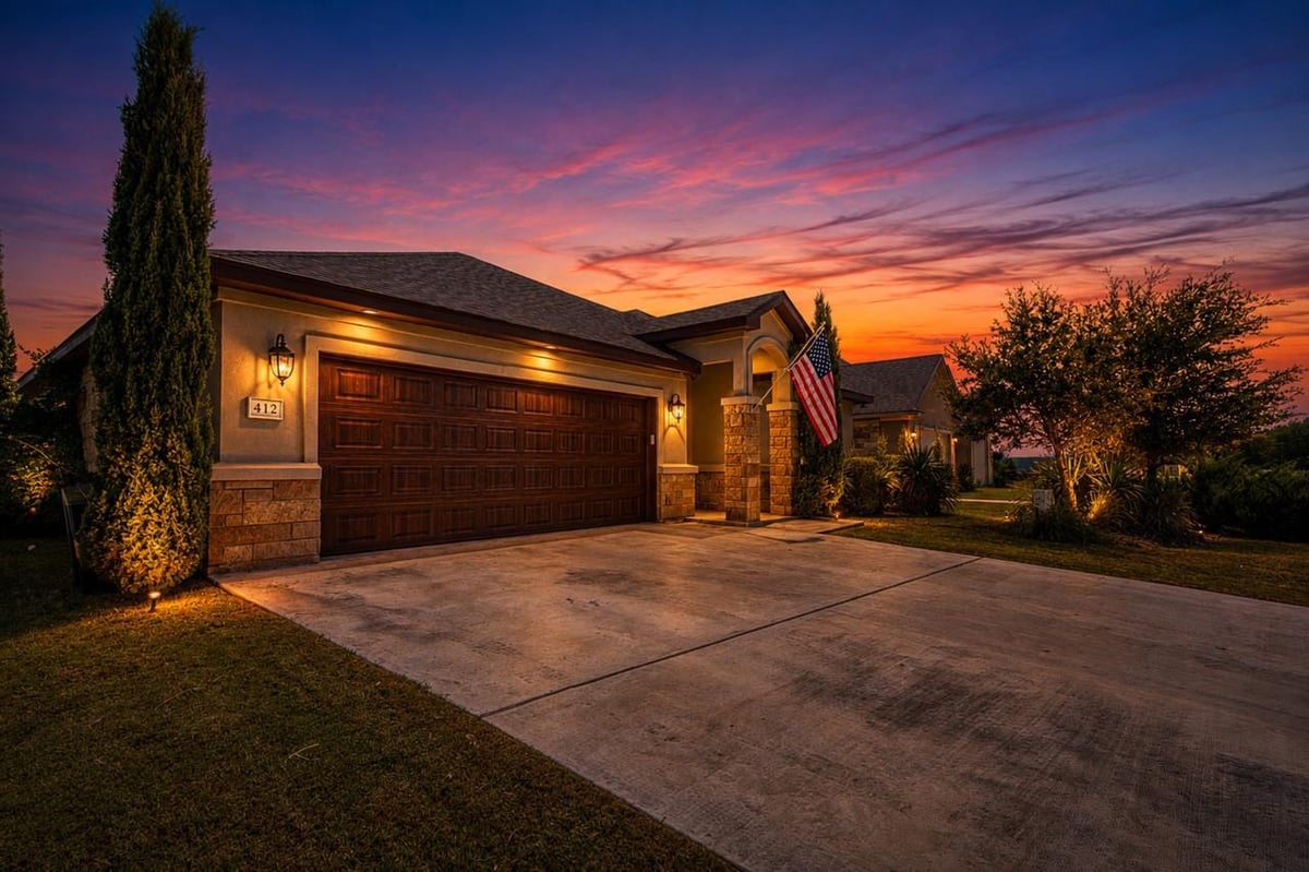 View 412 Jake DR in Second Minor Amd Plat/The Home 412 Jake DR - property photo 1 - Luxury home in Second Minor Amd Plat/The Home, Jarrell, TX