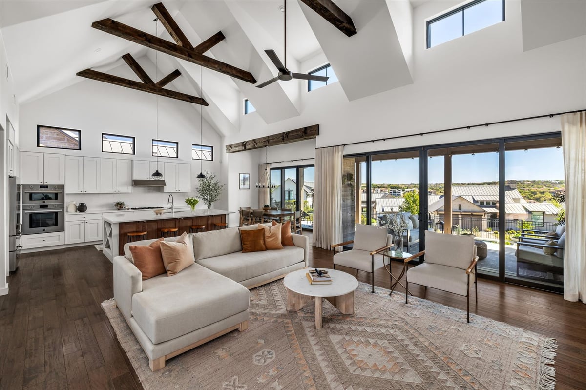 Living area at 412 Kayak Way - 3 bed 2 bath home